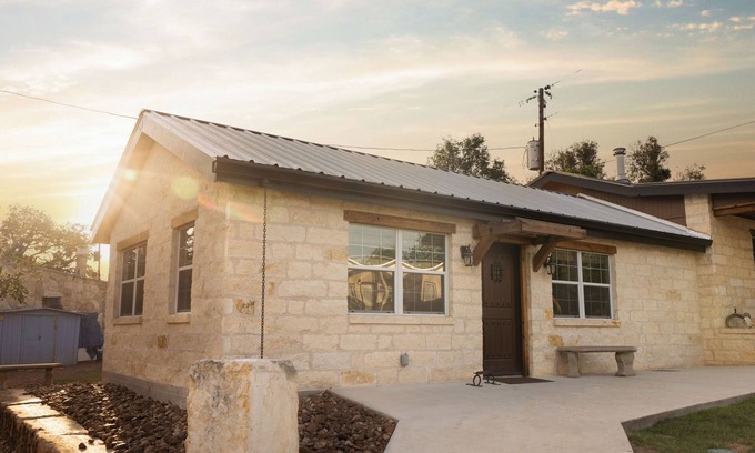 Ingram Cabin | Beautiful Lake View 2 Bedroom Cabin with Family-Friendly Amenities