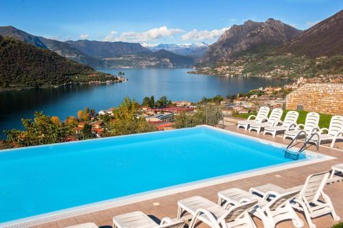 Sale Marasino Apartment | Lake View 49: Oceanfront Escape with Pool & Guest Rating of 9.4