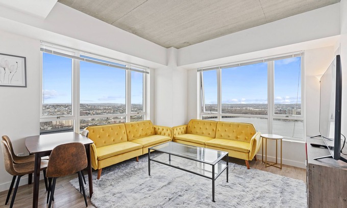 Assembly Square Apartment | Lake View 2BR Condo with In-Unit Washer/Dryer