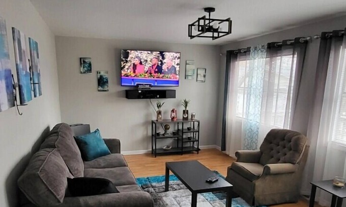 Roach House | Lake View and WiFi