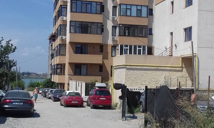 Constanta Apartment | Scenic Lake View Apartment with Pool and Spa in Constanta