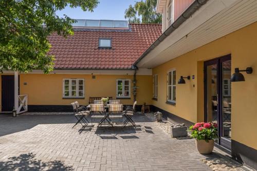 Grindsted Apartment | Scenic Lake View Apartment - 4-Star with Pet Friendly Amenities