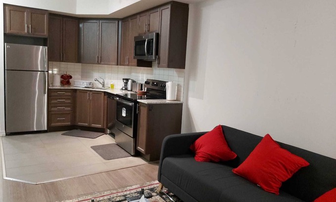 Grimsby Apartment | Tranquil Lake View Condo Just 5 Minutes from the Beach