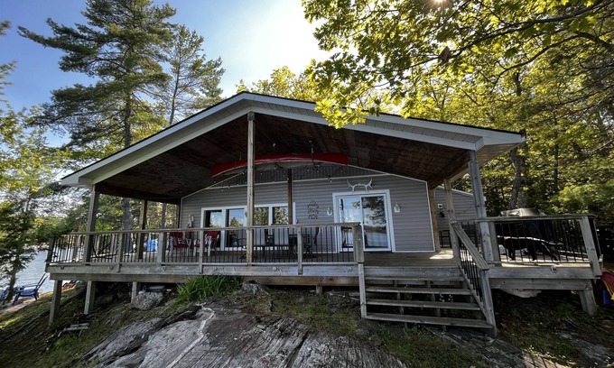 Catchacoma Cottage | Idyllic Lake View Cottage with Hot Tub & Pet-Friendly Stay