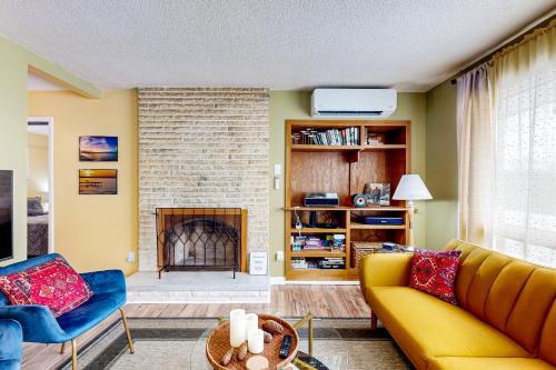 Bemus Point House | Relaxing Lake View Cottage Retreat for Families