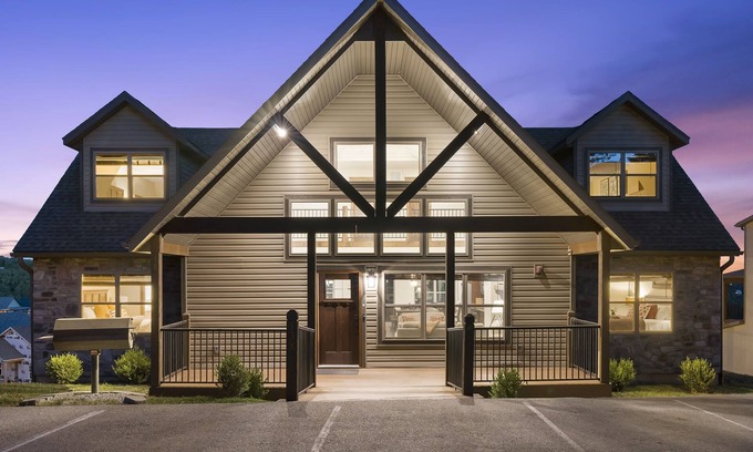 Indian Point House | Lake View Escape: Game Room, Indoor Pool & 9.8/10 Rating