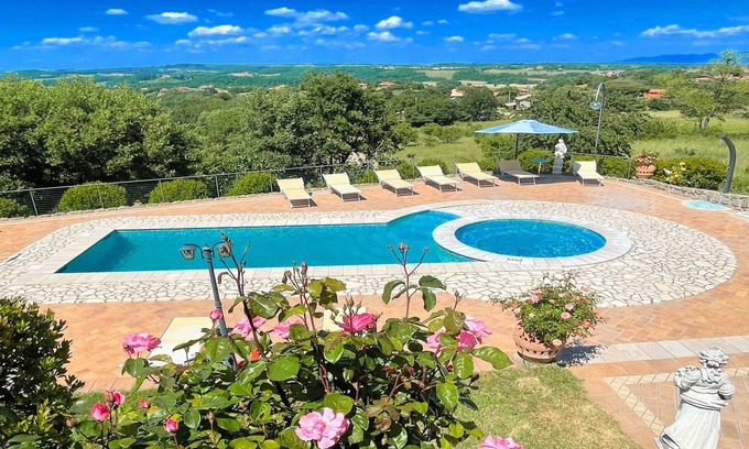 Montefiascone Villa | LAKE VIEW : EXCLUSIVE LUXURY VILLA/POOL+JACUZZI/SLEEPS 20