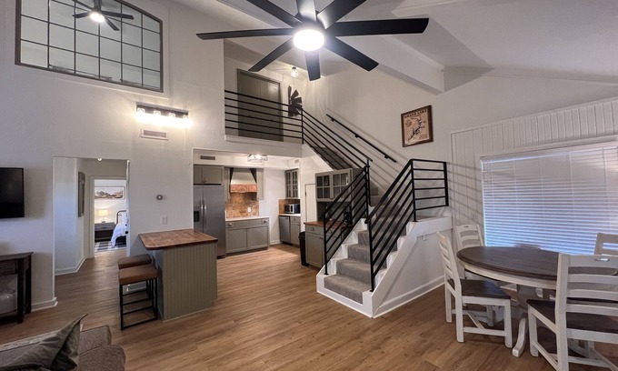 Afton House | Lake View Getaway: Family-Friendly Retreat Near Marina