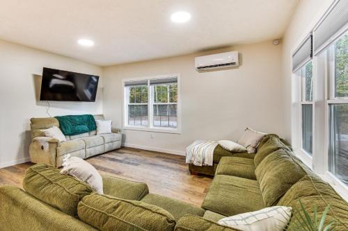 Farmington House | Lake-View Home in Statham with On-Site Fishing