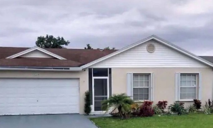 Pembroke Pines House | Scenic Lake View Home Near Hard Rock Hotel & Casino