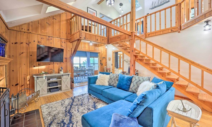 Bernice House | Idyllic Lake-View Bernice House with Deck & Pet-Friendly Amenities