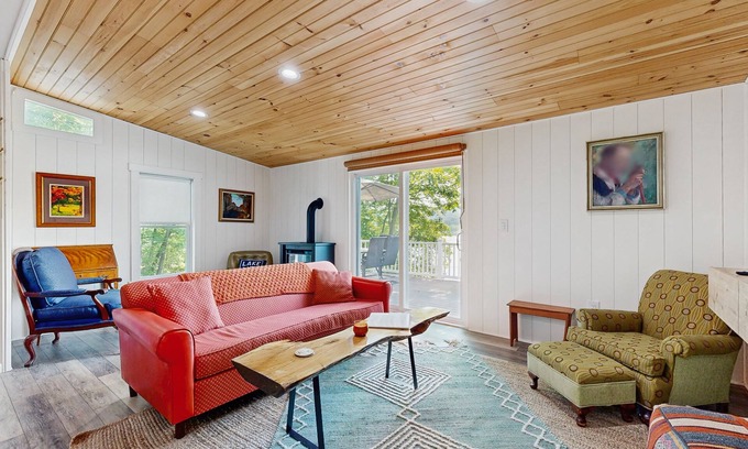 Town of Jerusalem House | Lakefront Retreat with Private Dock & Kayaks - 10/10 Rated