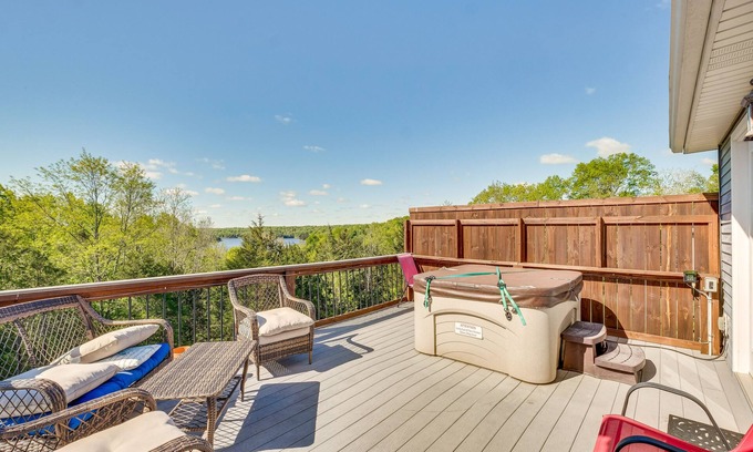 Taylorsville Cottage | Idyllic Kentucky Getaway: Lake Views & Resort Perks Await!
