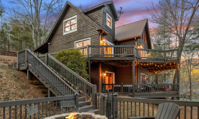 Necowa Cove Cabin | LakeView Lodge: Scenic Views with Hot Tub & Fire Pit
