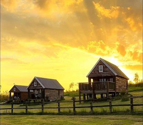 Sudbury Apartment | Welcoming Lake View Lodges: Pet & Child Friendly Retreat