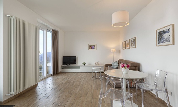 Someraro Apartment | Guest Rated 10/10: Lake View Apartment in Stresa