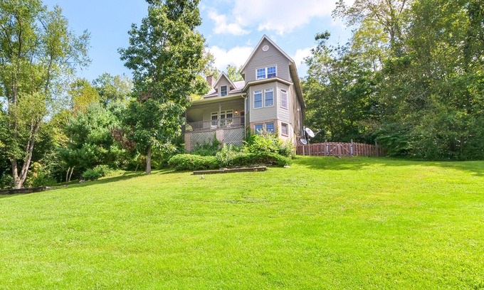 Scio House | Serene Lake View Manor on Tappan Lake - Rated 9.2/10