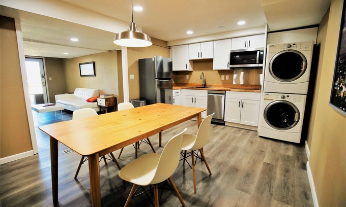 Kenmore House | Lake View Guest Suite with King Bed & Kitchen on Golf Course