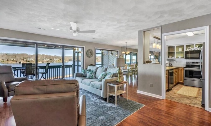 North Shore Condo | Lake View - Smith Mountain Lake
