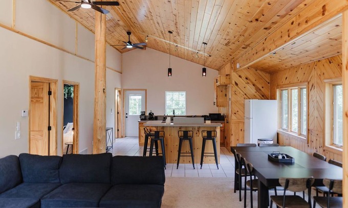 Crosby House | Experience Lake View Bliss with Sauna, Arcade & More