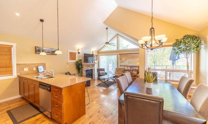 Central Okanagan House | Lake View Retreat: Steps to Pool & Pet-Friendly Comfort
