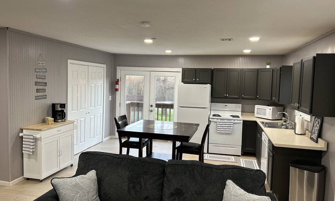 Umber View Heights House | Scenic Lake View Stockton Cabin Near Water Activities
