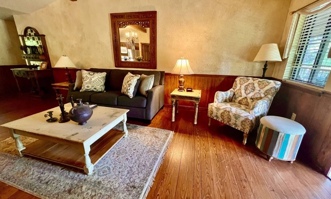 Mount Ida Cottage | Relaxing Lake View Cottage with Hot Tub on Ouachita