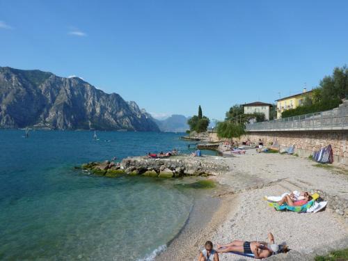 Campagnola Apartment | Scenic Lake View Apartments with Oceanfront Access