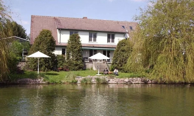 Muritz Apartment | Scenic Lake View Apartment with Jetty and Boat Mooring