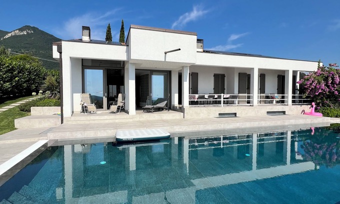 Roe Villa | Scenic Lake View Villa with Pool Near Salo - Guest Rated 9.6