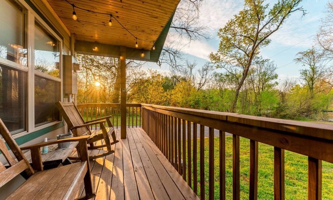 Branson Cabin | Unwind at Lake View Resort with Pool, Hot Tub & Playground