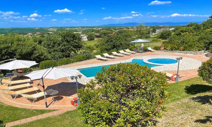 Montefiascone Villa | LAKE VIEWS BOLSENA/EXCLUSIVE VILLA, POOL+ JACUZZI/SLEEPS 24