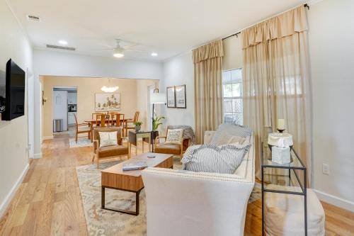 Lake Wales House | Perfect Lake Wales Vacation Rental with Screened-In Porch