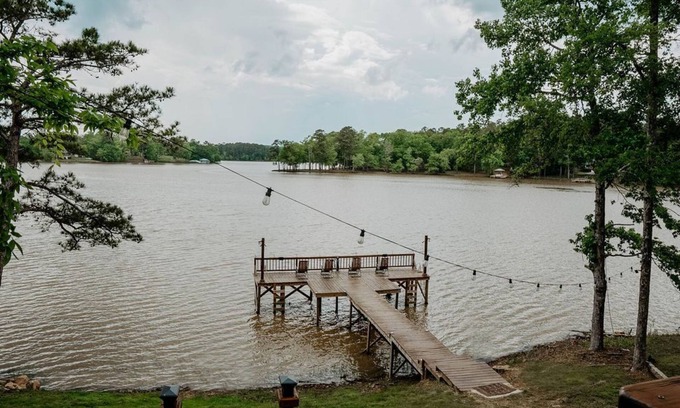 White Oak House | Beautiful Lake Wateree Home with Dock & Sunset Views