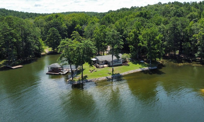 Liberty Hill House | Lake Wateree Waterfront Home with Spa & Lake View Amenities