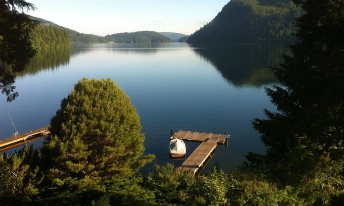 Sedro-Woolley House | Exquisite Lake Whatcom Waterfront Home with Kayaks & Spa