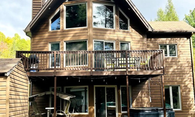 Saint-Alphonse-Rodriguez Ski Chalet | Lakefront-King Bed-A/C-Fireplace-Kayak-BBQ