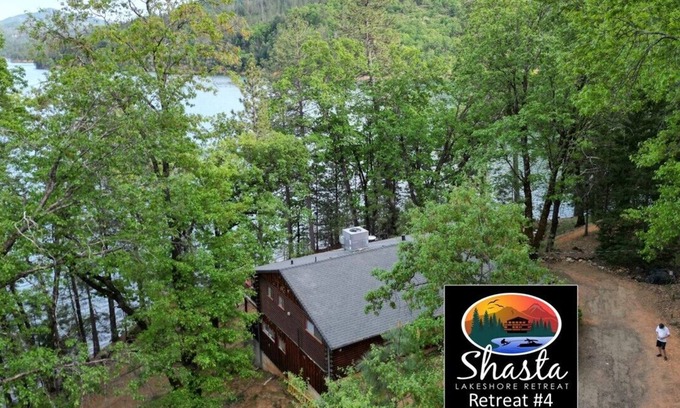 Lakehead Cabin | Lakefront Cabin Retreat: Kayaks, Pool & 9.8 Guest Rating