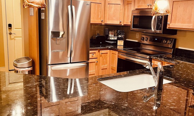 Birchwood Condo | Lakefront 1BR Condo with Indoor Pool & Hot Tub - Tagalong Resort