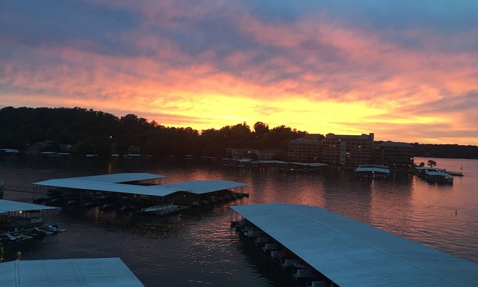 Lake Ozark Condo | Premier Lakefront Condo with Pools and Spa Amenities
