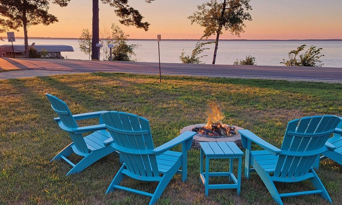 Arkdale Cottage | Scenic Lakefront Cottage with Private Dock & Sunset Views