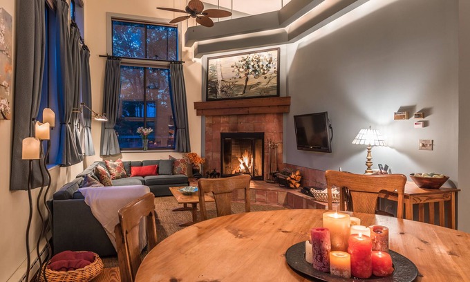 Copake House | Lakefront Retreat with Tennis Court & Gym - Guest Rated 9.8
