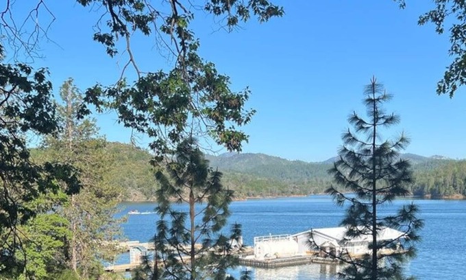 Lakehead House | Epic Lakefront Retreat for Reunions and Weddings