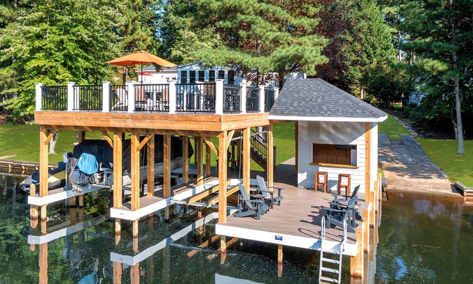 Henrico House | Lakefront 5BR Home with Deep Water & Lake View Amenities