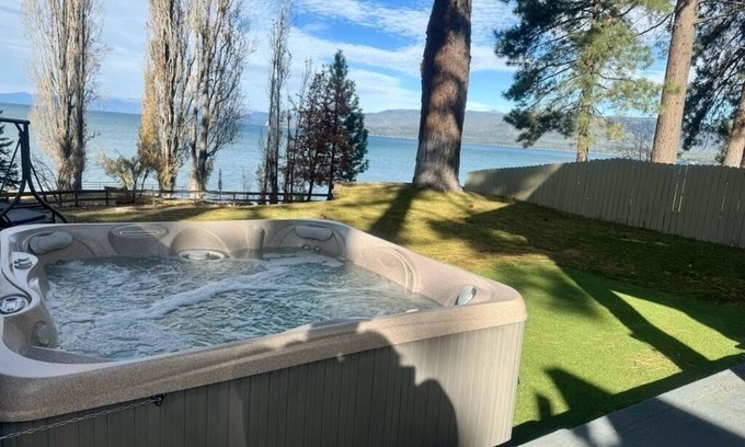 Al Tahoe House | Celebrate Christmas in a Cozy Home with Pool & Ocean Views