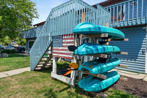 Mayfield Apartment | Family-Friendly Lakefront Rooms at Fife Lake Lodge