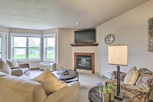 Birchwood Apartment | Lakefront Birchwood Condo with Pool & Hot Tub Oasis