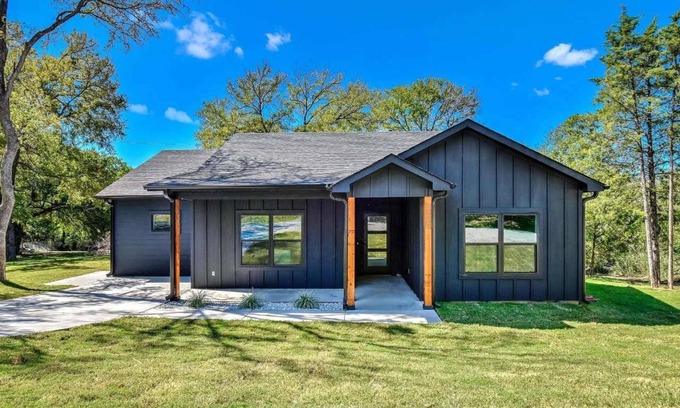 Pottsboro House | Lakefront Bliss: 3BR Home Near Marina & Beaches