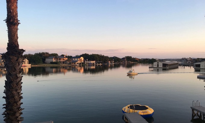 Horseshoe Bay House | Lakefront Getaway: Boatslip, Wi-Fi & Kayaks Await You