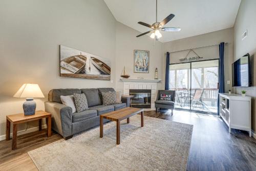 Table Rock Apartment | Lakefront Branson Penthouse with Pool & Hot Tub Amenities